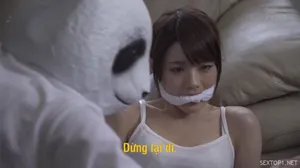 Nữ sinh viên quốc tế xinh đẹp "Joey" và anh bạn trai người nước ngoài có hình xăm lớn đã có một bữa tiệc sex vào cuối tuần. Nữ thần ngực đẹp cưỡi trên và xoay người xung quanh. Cô ấy chơi rất giỏi.