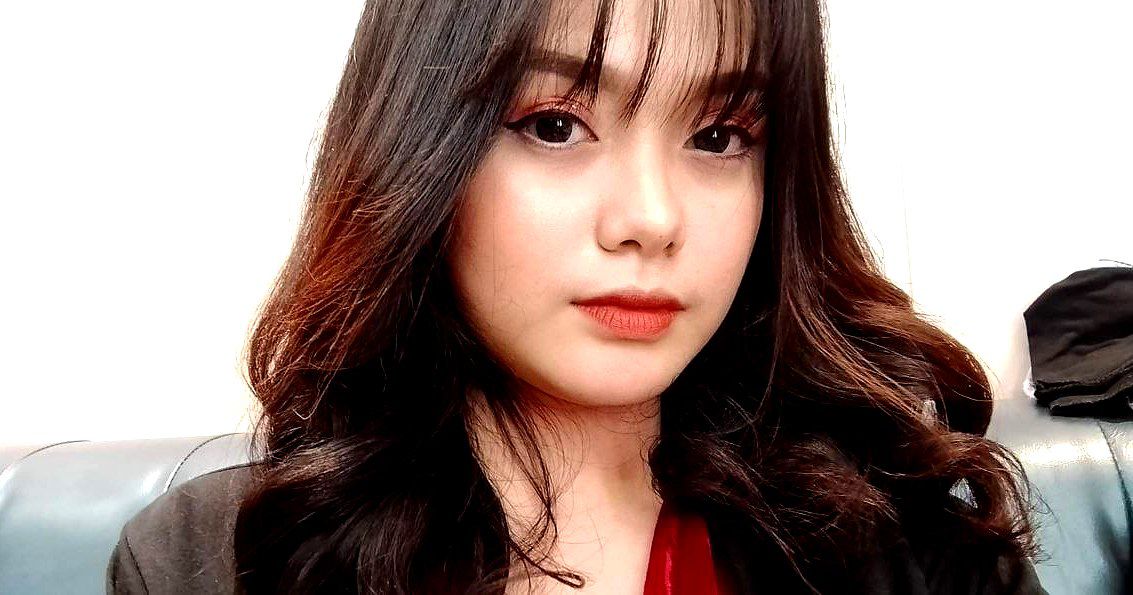 để trả đũa ông chồng địt trộm, người vợ vụng trộm cho bệnh nhân làm tình khi người chồng đang phía sau
